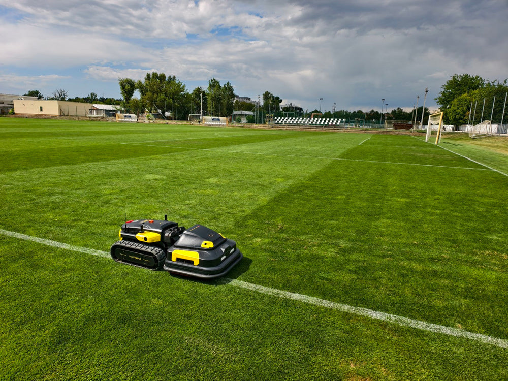 Robotfűnyíró focipályára – Yarbo teszt 6600 m²-en